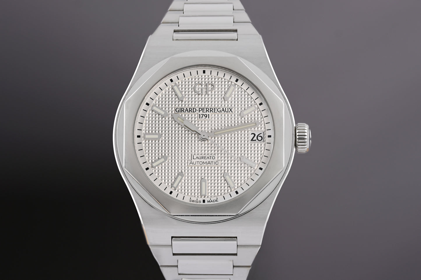 Girard Perregaux Laureato - Full Set