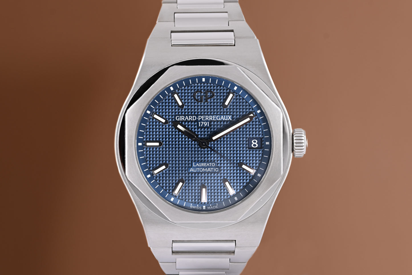 Girard Perregaux Laureato - Blue Dial - Full Set