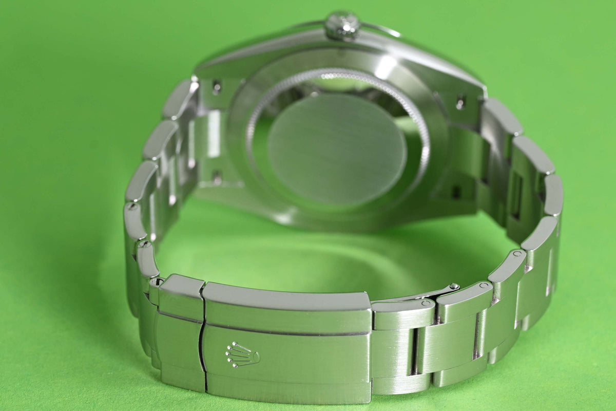 Rolex Oyster Perpetual 41mm 124300 - Full Set - Green Dial