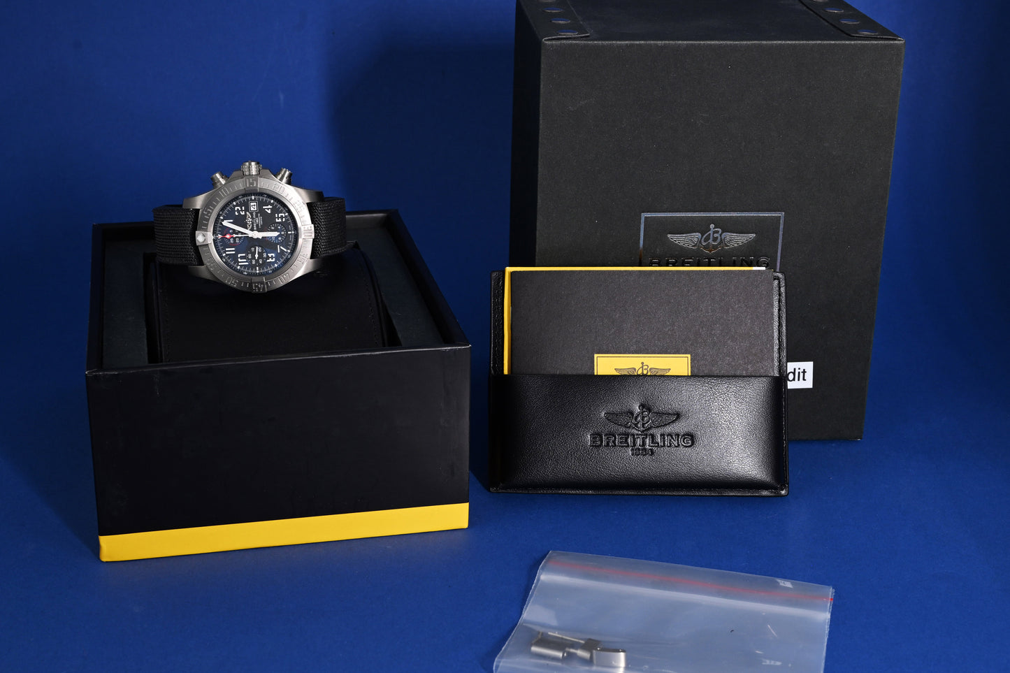 Breitling Avenger Bandit 45 mm - Titanium - Full Set