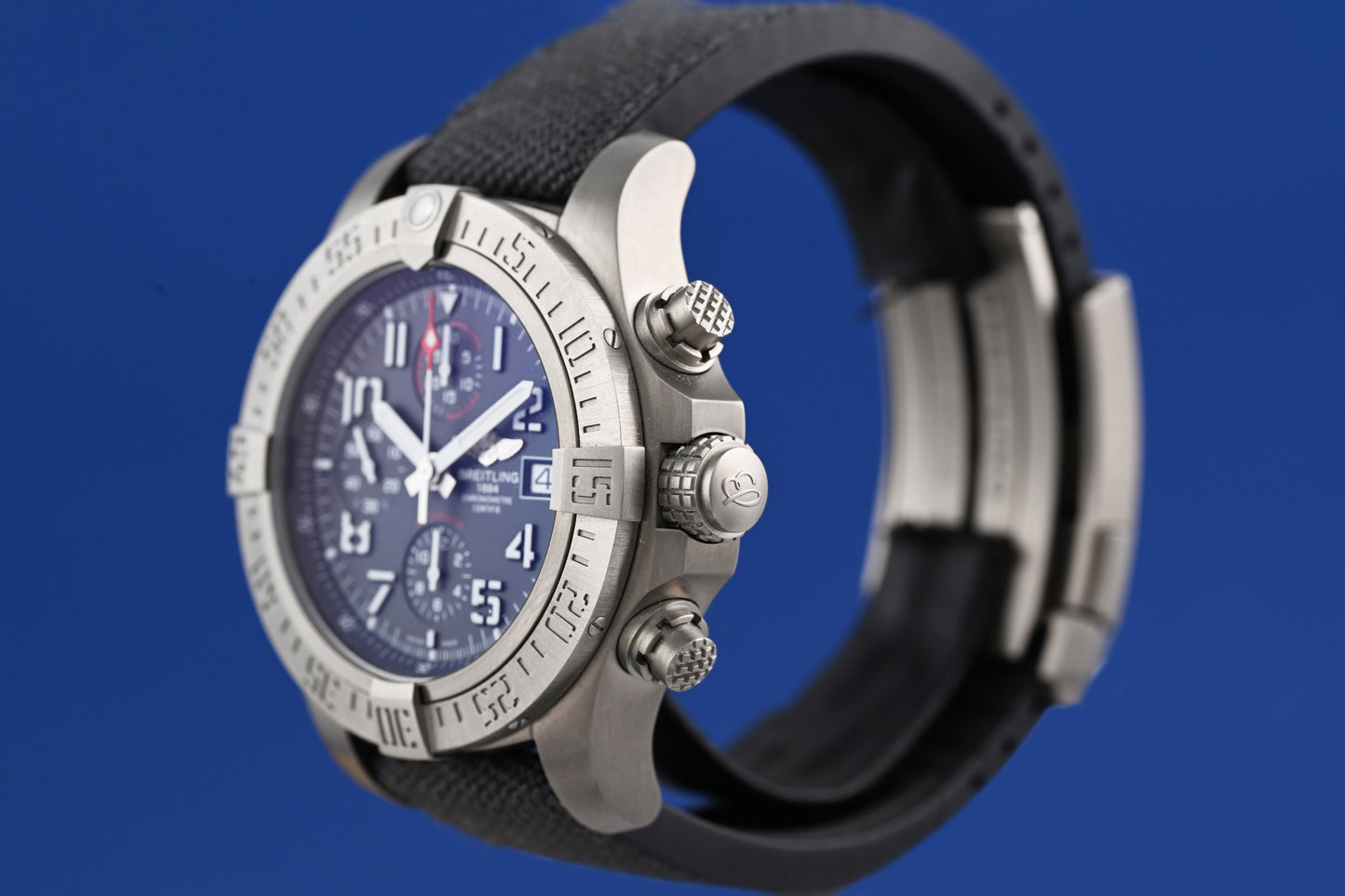 Breitling Avenger Bandit 45 mm - Titanium - Full Set