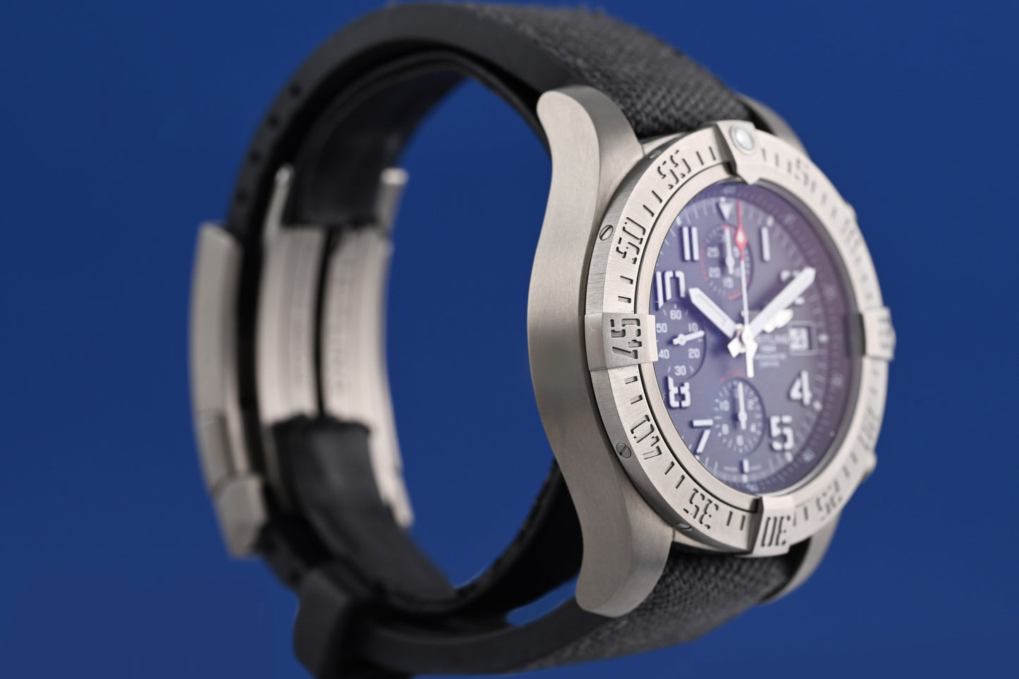 Breitling Avenger Bandit 45 mm - Titanium - Full Set