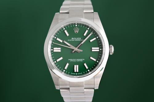 Rolex Oyster Perpetual 41mm 124300 - Full Set - Green Dial