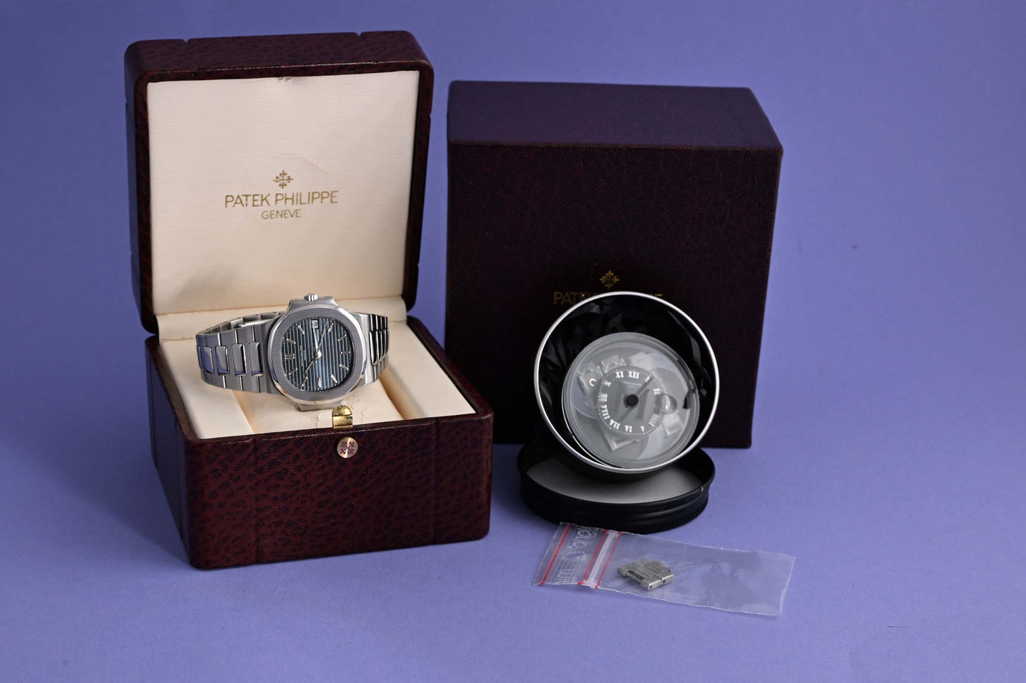 Patek Philippe Nautilus 3800/1A-001 - Blue & Black Dial - Full Set