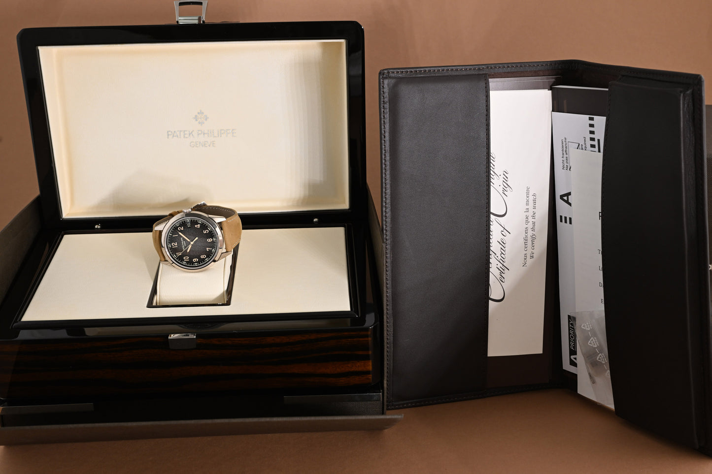 Patek Philippe Calatrava 5226G-001 - Full Set