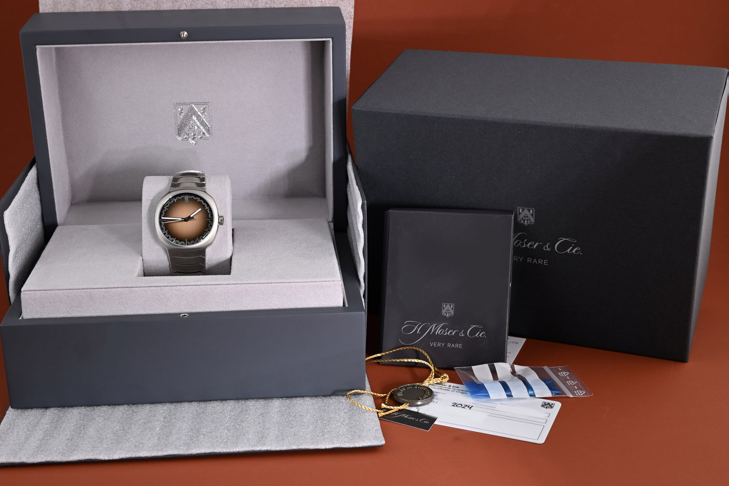 H.Moser & Cie Streamliner - Smoked Salmon Dial - Full Set - NEW