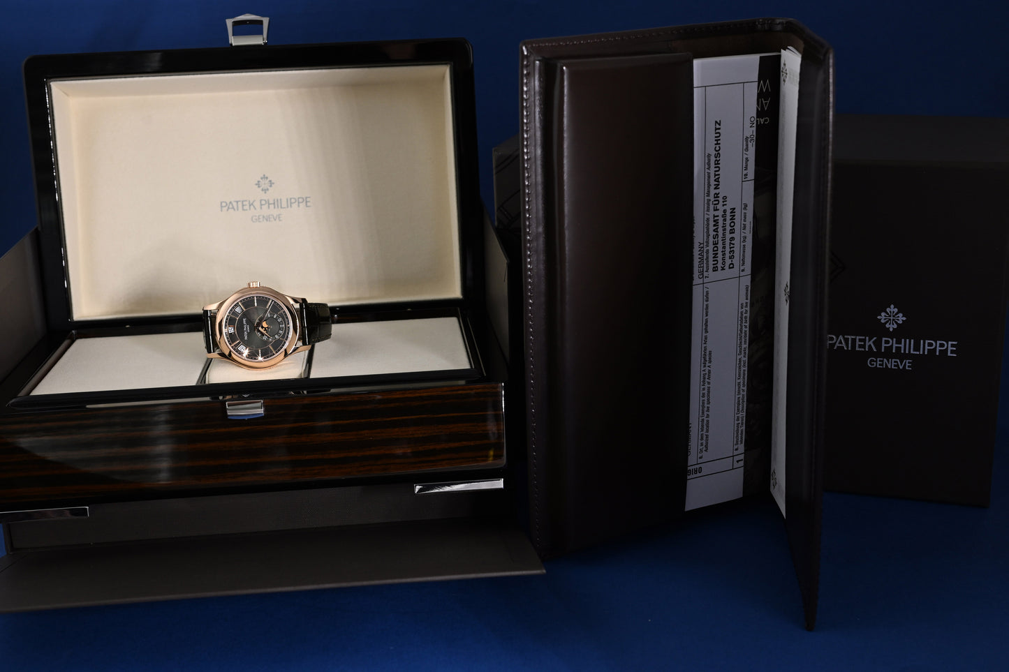 Patek Philippe Annual Calendar - 5205R-011 - Rose Gold - Full Set - Green Dial - NEW