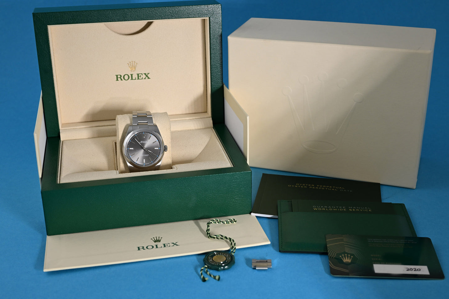 Rolex Oyster Perpetual 39mm 114300 - Grey - Full Set