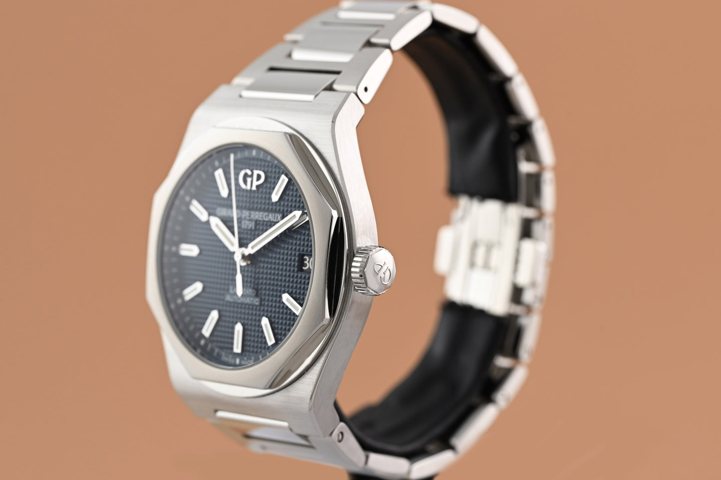Girard Perregaux Laureato - Blue Dial - Full Set