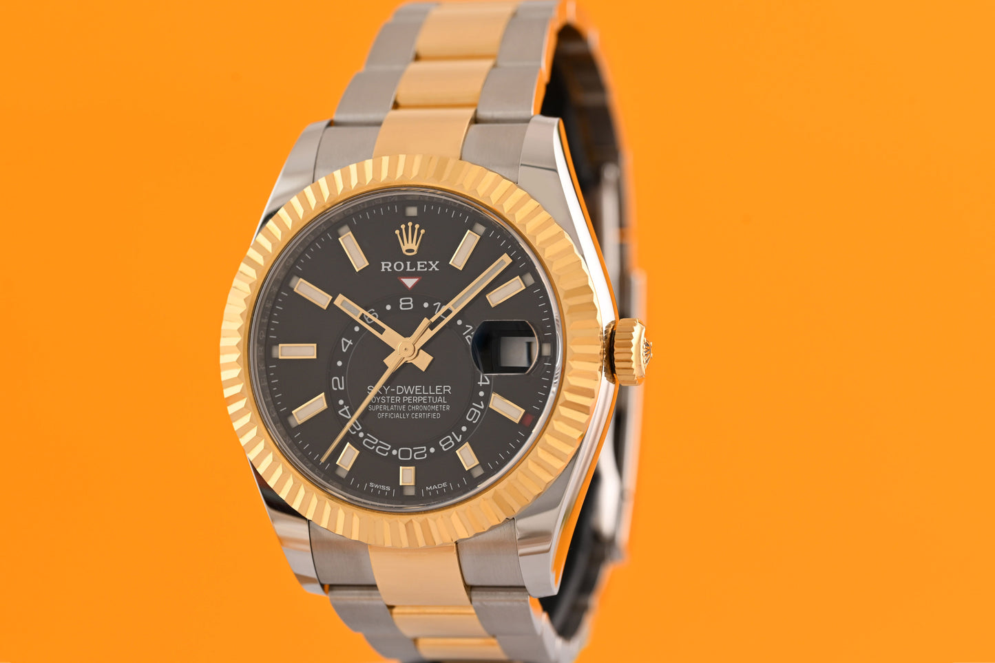 Rolex Sky-Dweller 326933 - Full Set - Black Dial - LC100