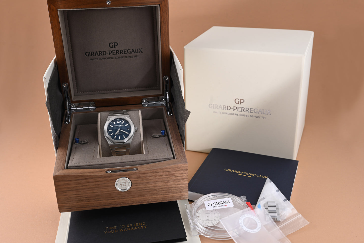 Girard Perregaux Laureato - Blue Dial - Full Set