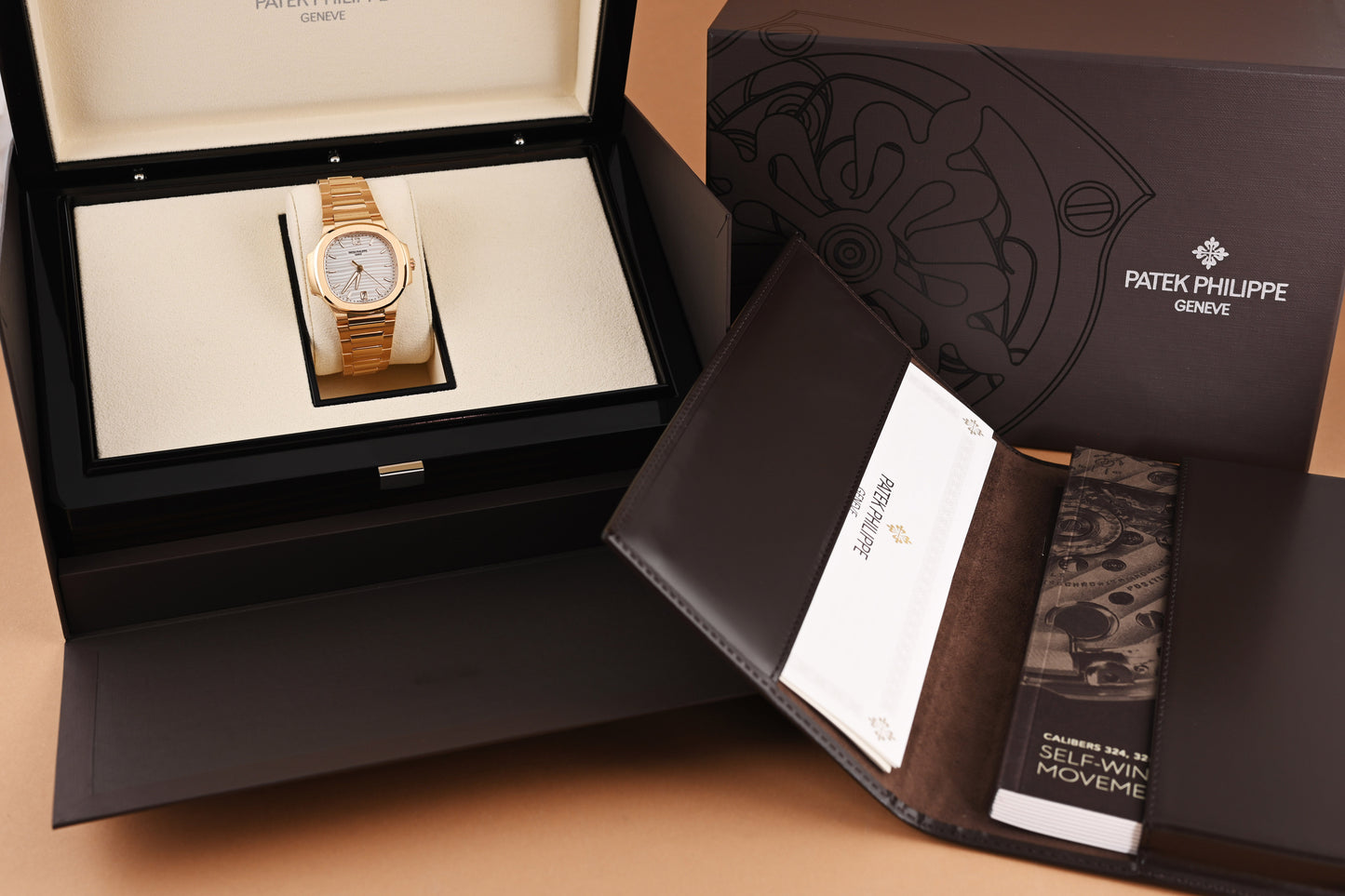 Patek Philippe Nautilus 7118/1R - Full Set - NEW