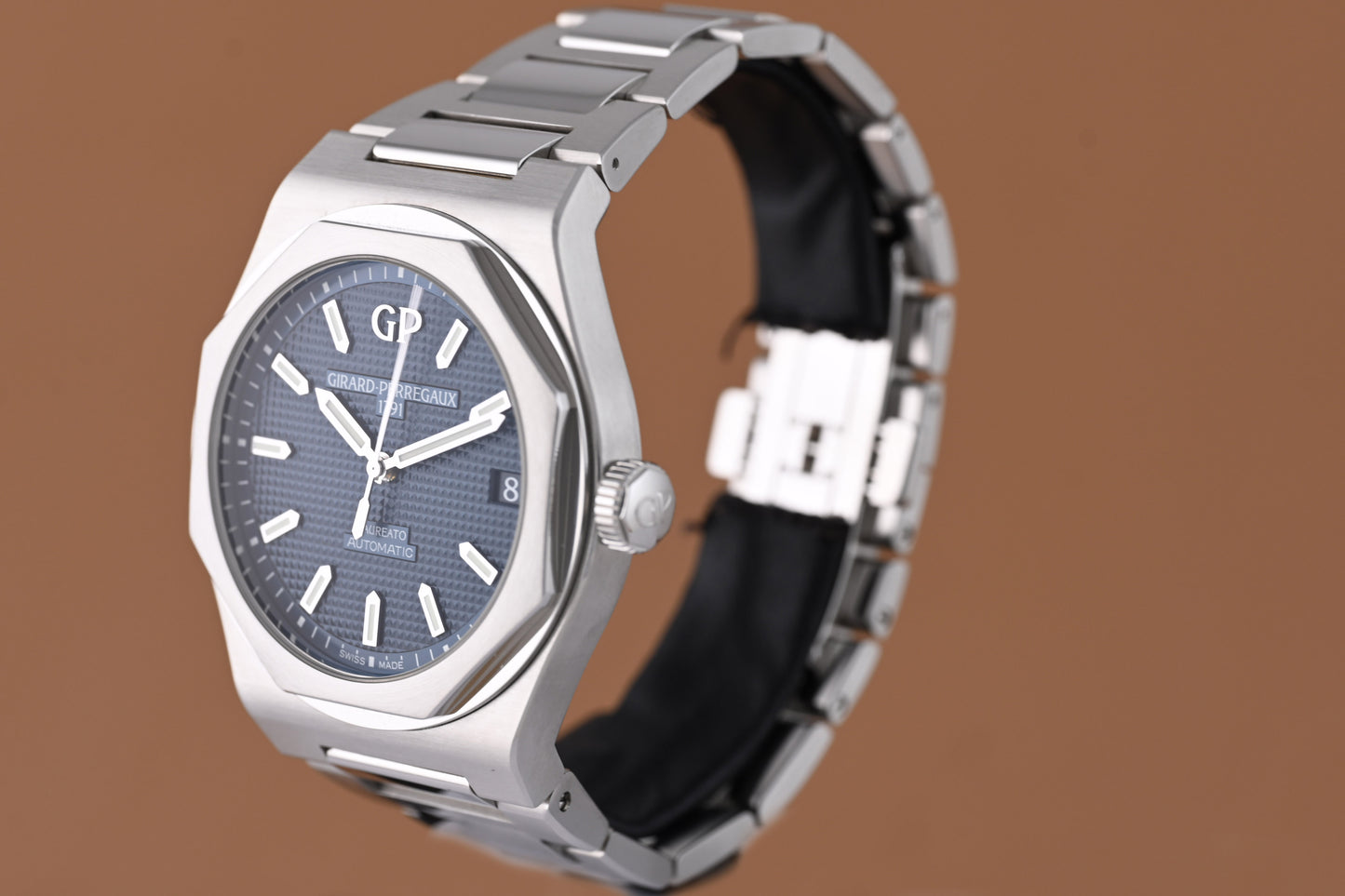 Girard Perregaux Laureato - Blue Dial - Full Set