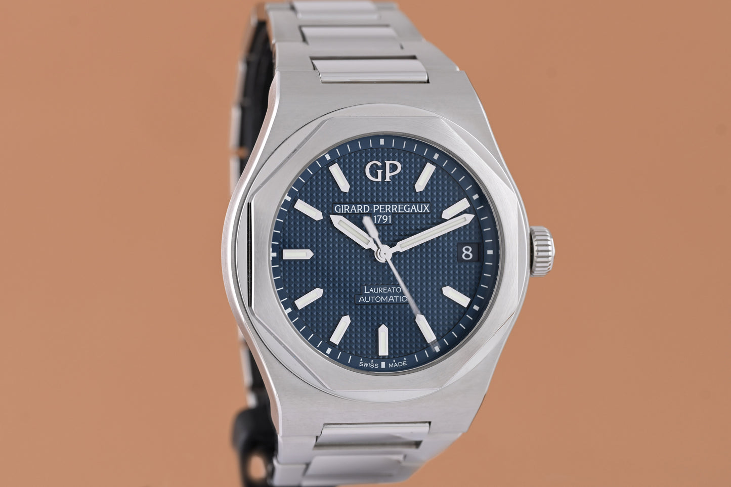 Girard Perregaux Laureato - Blue Dial - Full Set