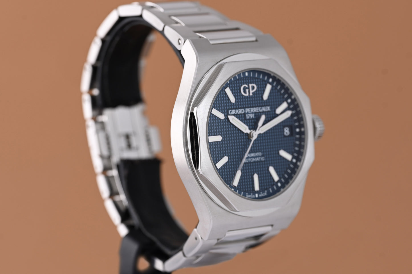 Girard Perregaux Laureato - Blue Dial - Full Set
