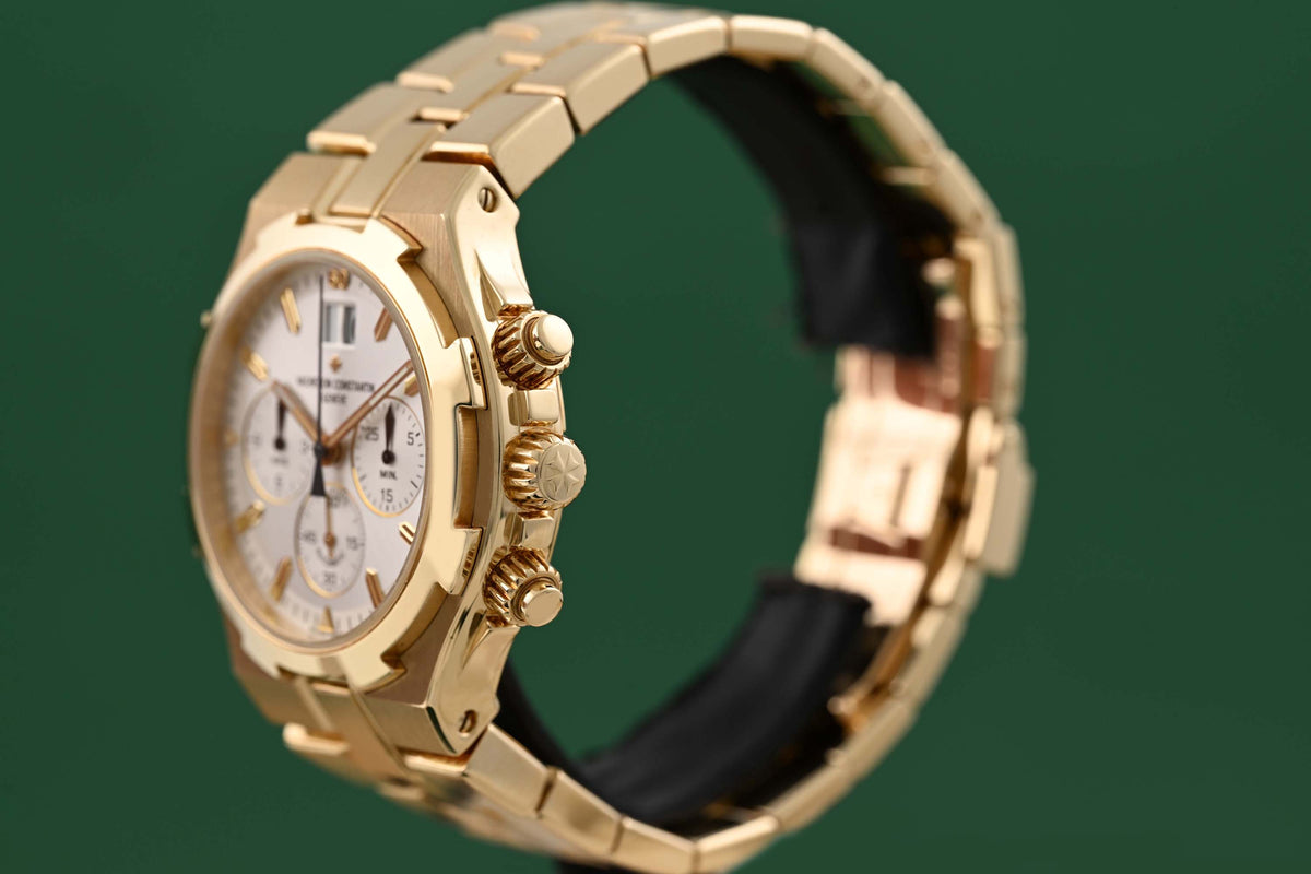 Vacheron Constantin Overseas Chronograph - 18k Yellow Gold - Full Set