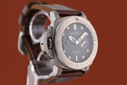 Panerai Luminor Submersible - PAM00569 - Titanium - Full Set