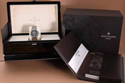 Patek Philippe Nautilus 7118/1A-011 - Full Set