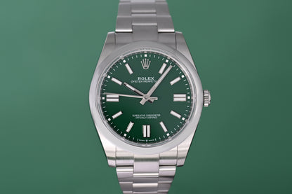 Rolex Oyster Perpetual 41mm 124300 - Full Set - Green Dial