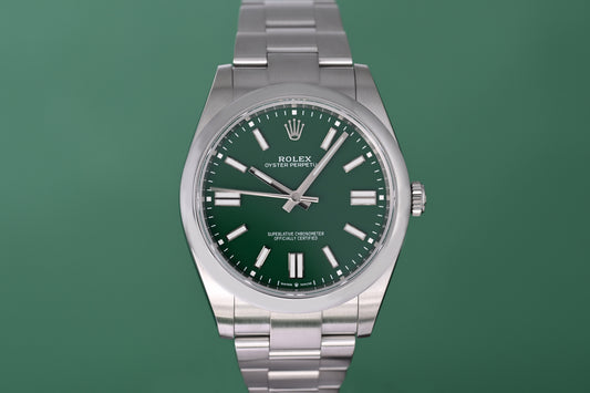 Rolex Oyster Perpetual 41mm 124300 - Full Set - Green Dial