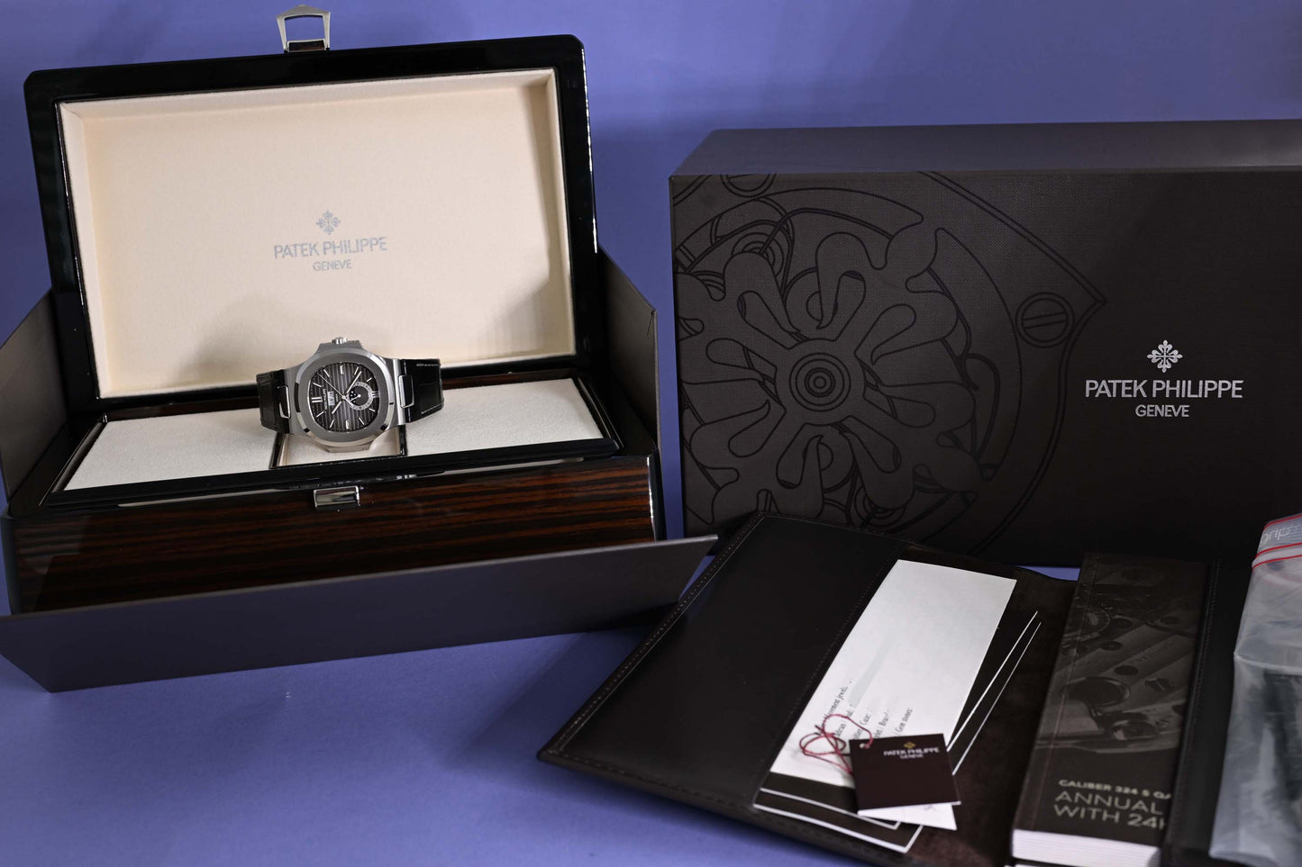Patek Philippe Nautilus Annual Calendar 5726A - Full Set - Grey Dial