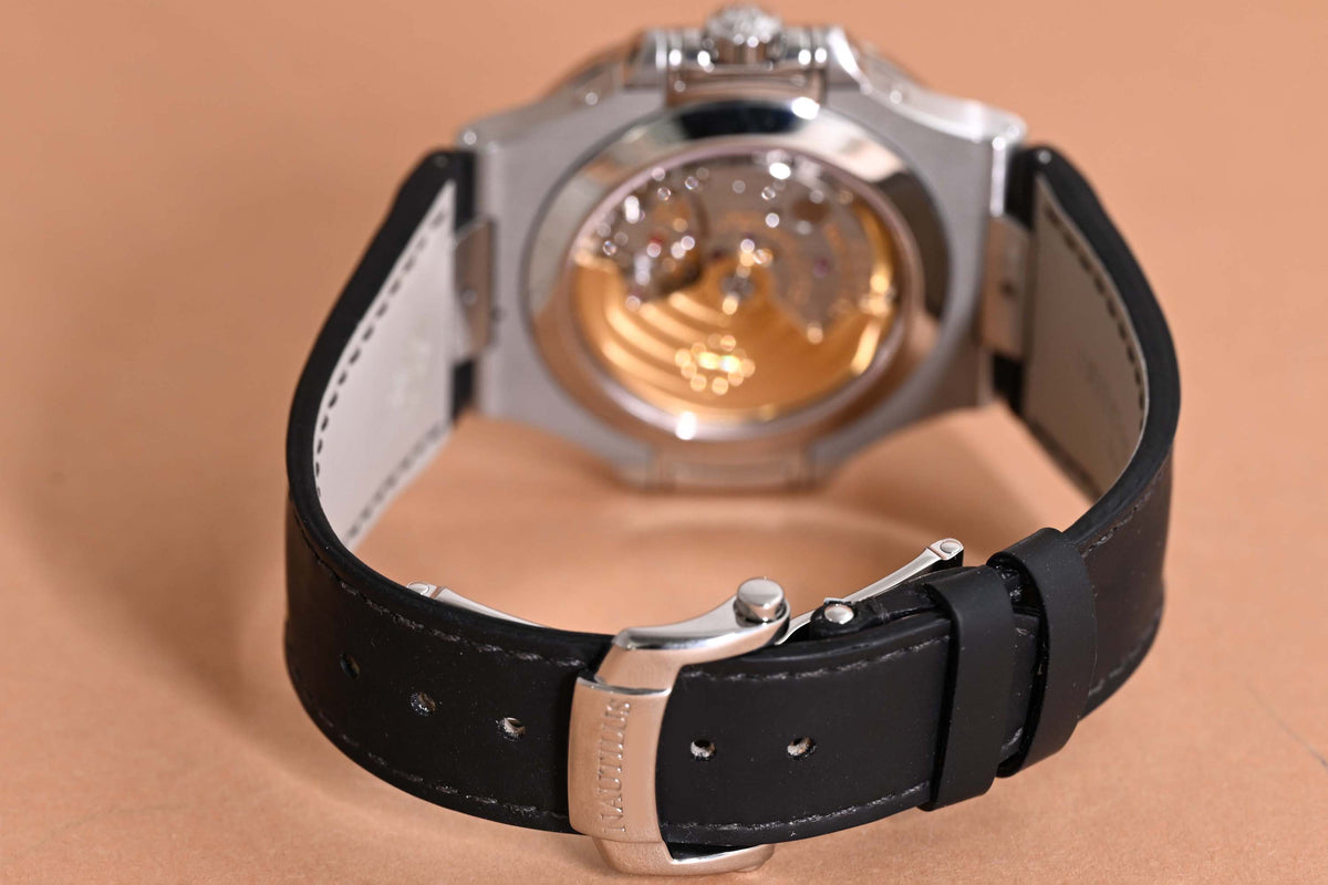 Patek Philippe Nautilus Annual Calendar 5726A - Full Set - Grey Dial