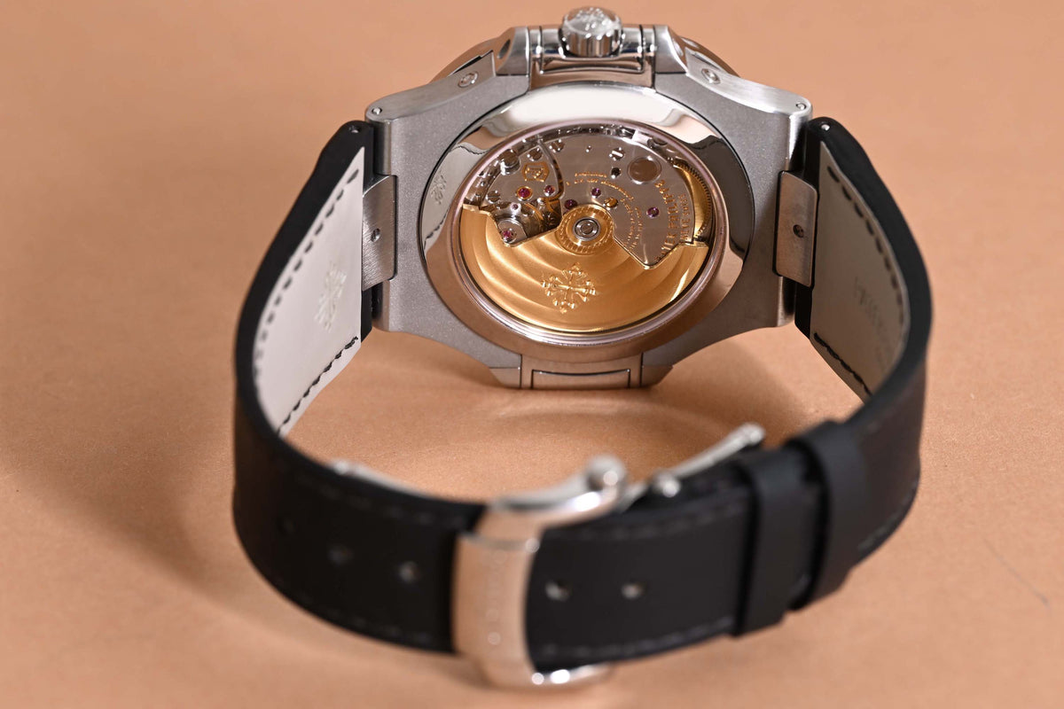 Patek Philippe Nautilus Annual Calendar 5726A - Full Set - Grey Dial