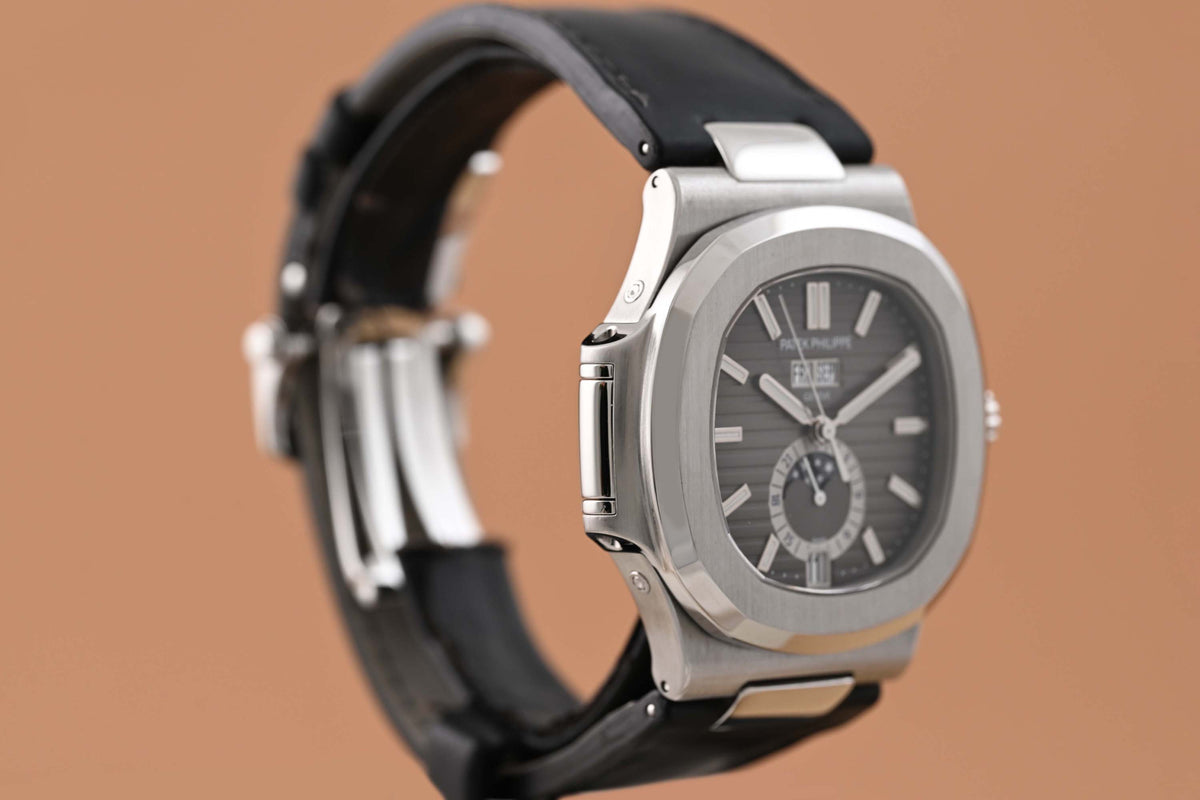Patek Philippe Nautilus Annual Calendar 5726A - Full Set - Grey Dial