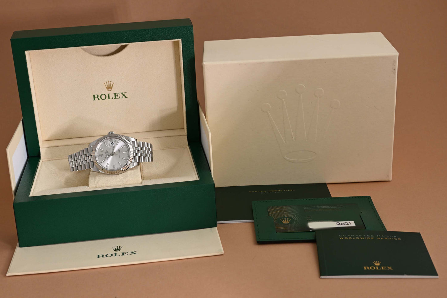 Rolex Datejust 41 - 126334 - Silver Dial - Full Set
