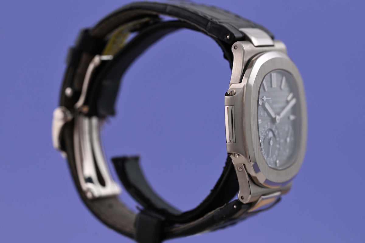 Patek Philippe Nautilus 5712G-001 - Full Set