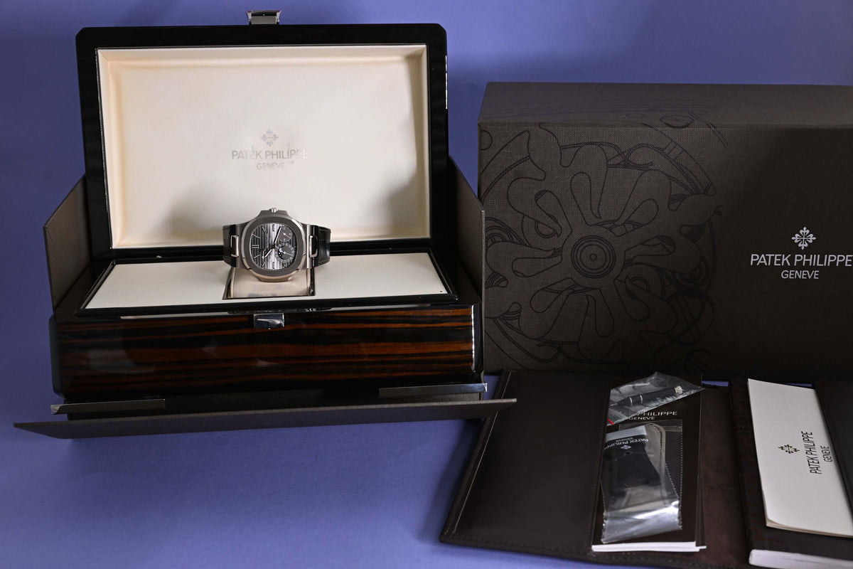 Patek Philippe Nautilus 5712G-001 - Full Set