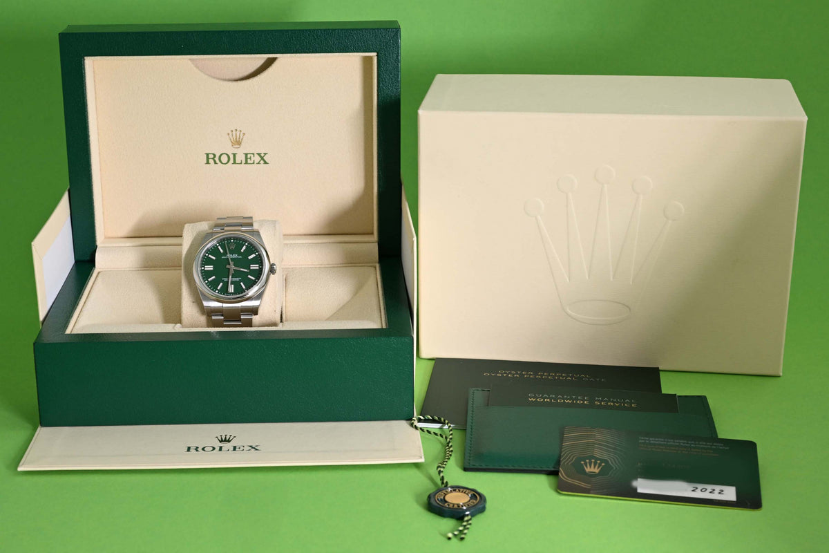 Rolex Oyster Perpetual 41mm 124300 - Full Set - Green Dial