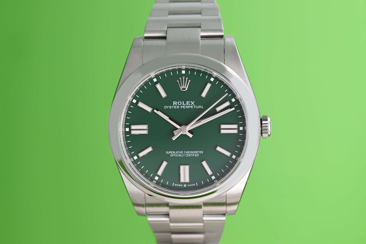 Rolex Oyster Perpetual 41mm 124300 - Full Set - Green Dial