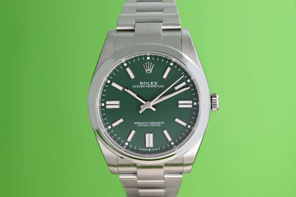 Rolex Oyster Perpetual 41mm 124300 - Full Set - Green Dial