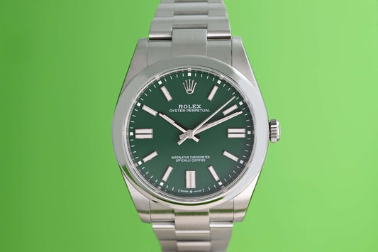 Rolex Oyster Perpetual 41mm 124300 - Full Set - Green Dial