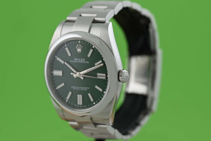 Rolex Oyster Perpetual 41mm 124300 - Full Set - Green Dial