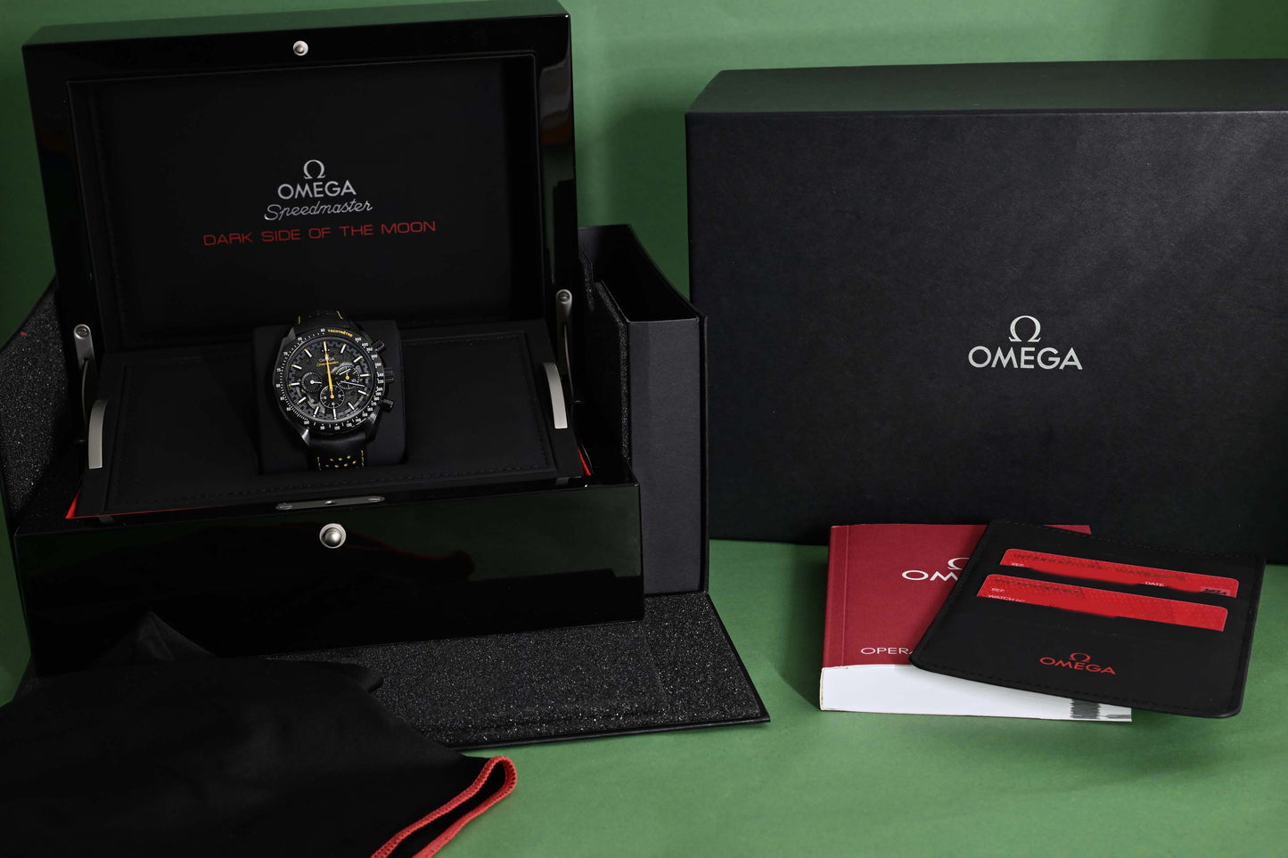Omega Speedmaster Moonwatch Dark Side Of The Moon "Apollo 8" - Full Set