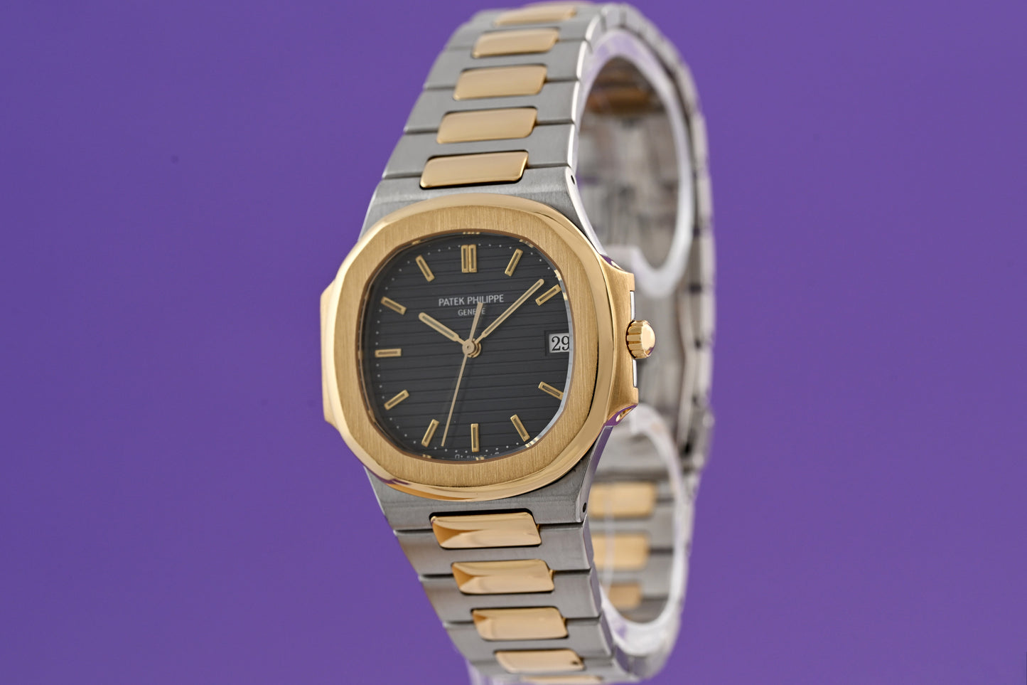 Patek Philippe Nautilus Medium 3700/1 - steel/gold