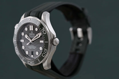 Omega Seamaster Diver 300M - Green Dial - Full Set