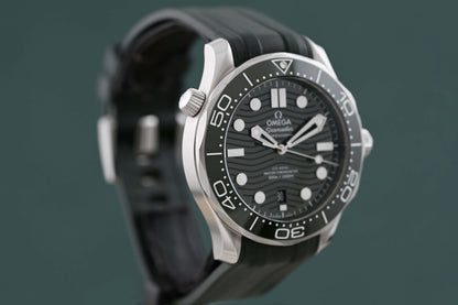 Omega Seamaster Diver 300M - Green Dial - Full Set