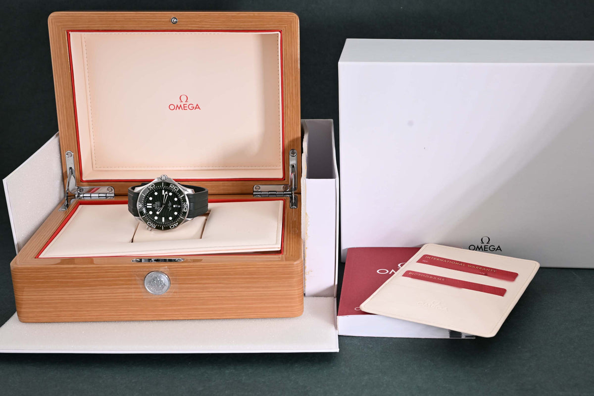 Omega Seamaster Diver 300M - Green Dial - Full Set