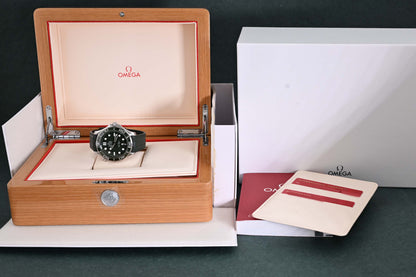 Omega Seamaster Diver 300M - Green Dial - Full Set