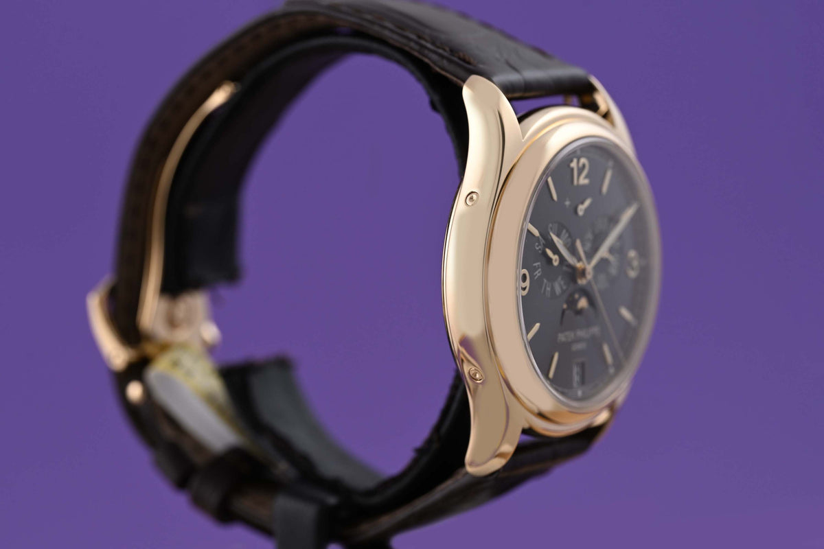 Patek Philippe Annual Calendar - 5146J-010 - Yellow Gold - Full Set
