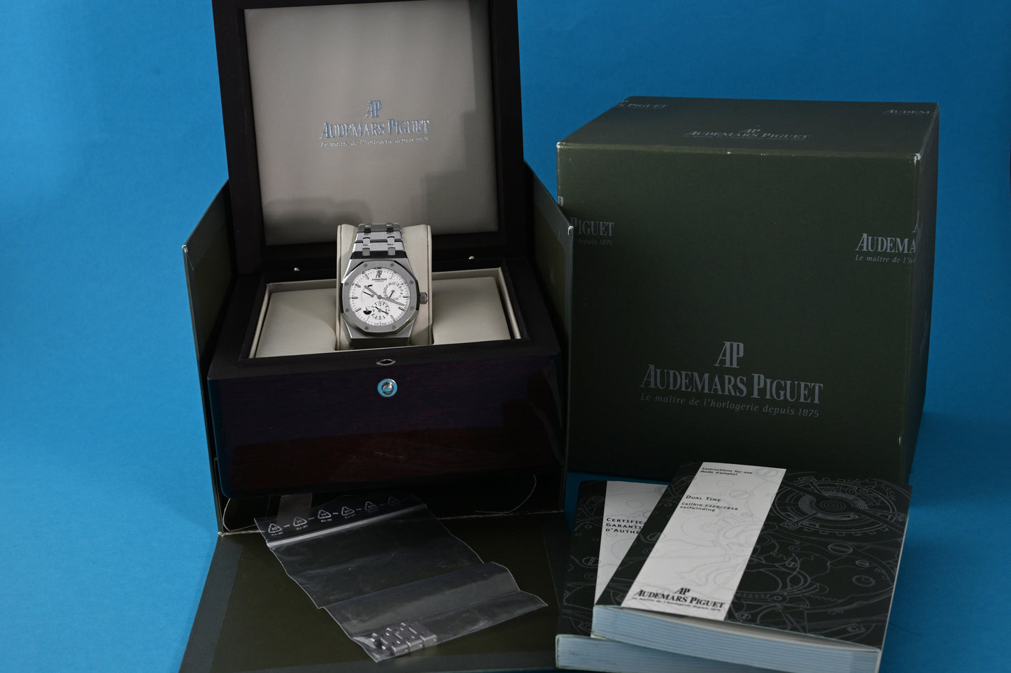 Audemars Piguet Audemars Piguet Royal Oak Dual Time - Full Set