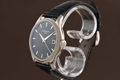 Patek Philippe Calatrava 5227G-001 - Full Set