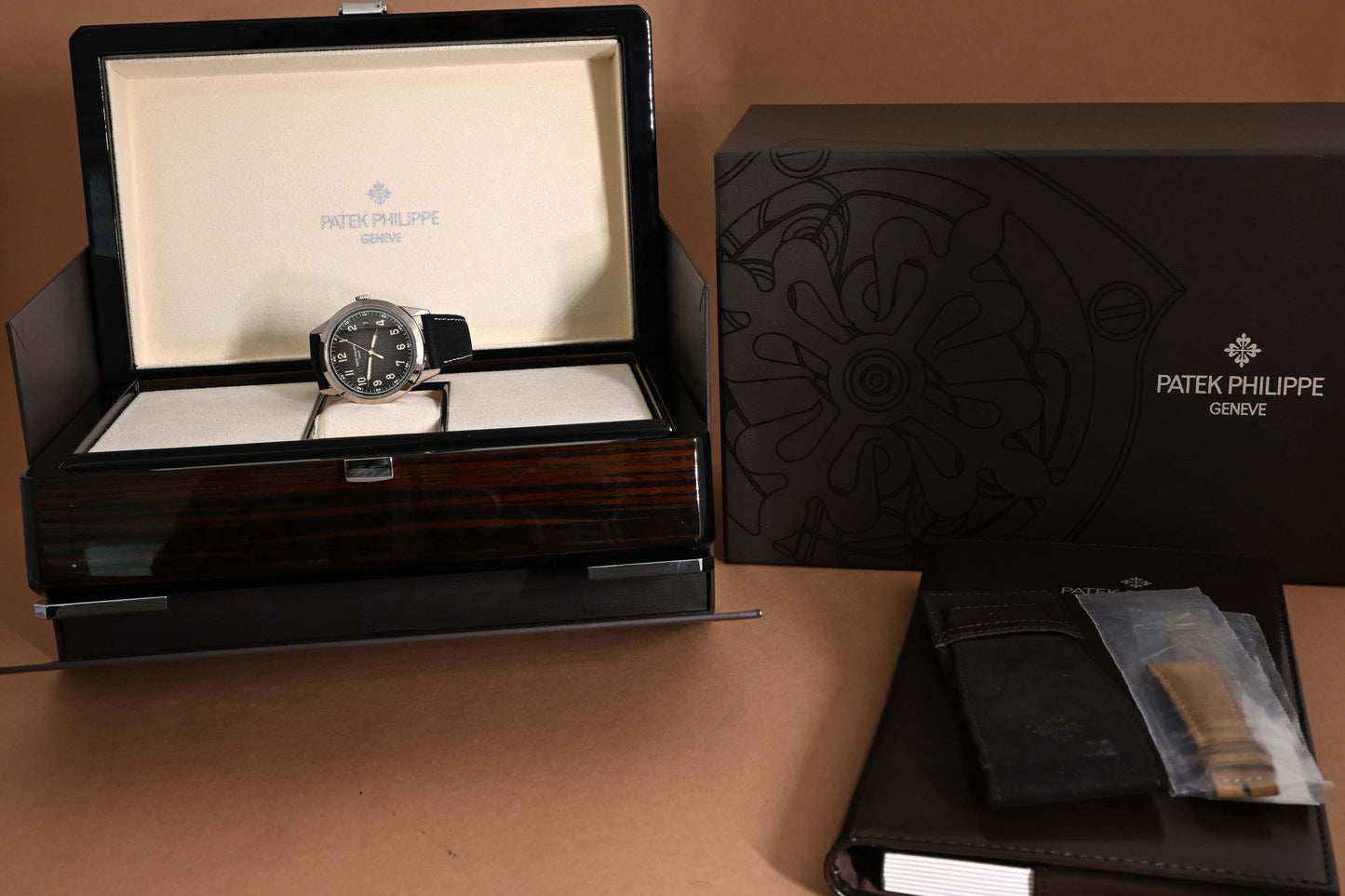 Patek Philippe Calatrava 5226G-001 - Full Set