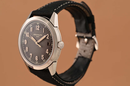 Patek Philippe Calatrava 5226G-001 - Full Set