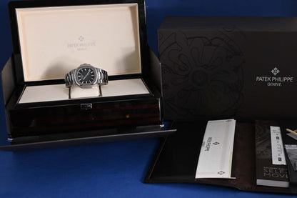 Patek Philippe Nautilus 5711/1A-010 - Full Set - Like NEW