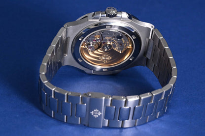 Patek Philippe Nautilus 5711/1A-010 - Full Set - Like NEW
