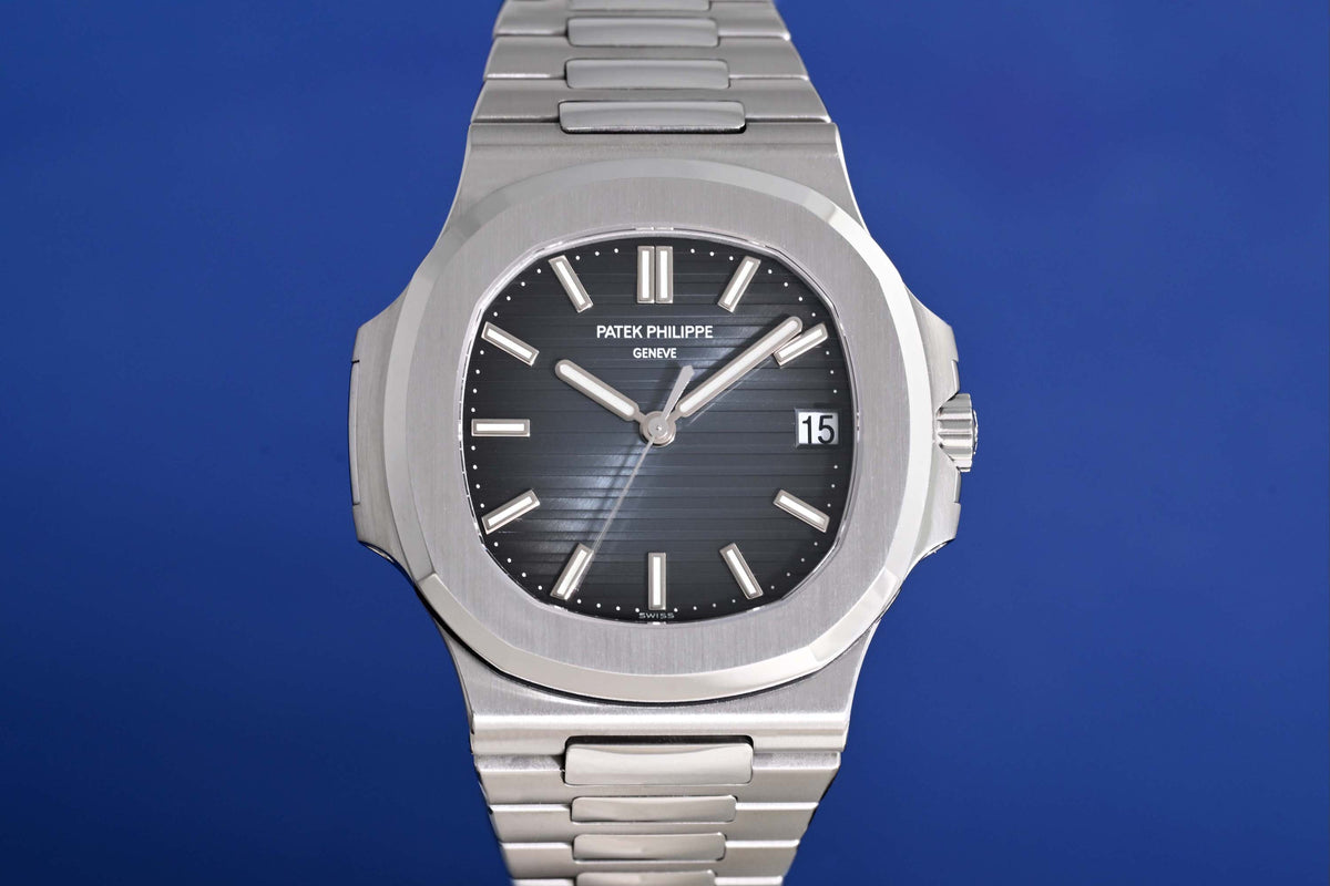 Patek Philippe Nautilus 5711/1A-010 - Full Set - Like NEW
